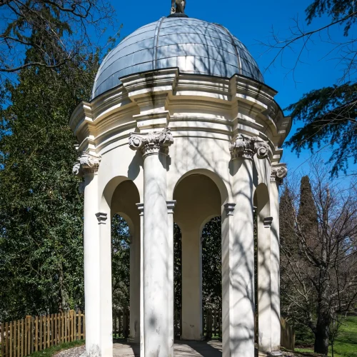 Villa Manin - Tempietto nel parco