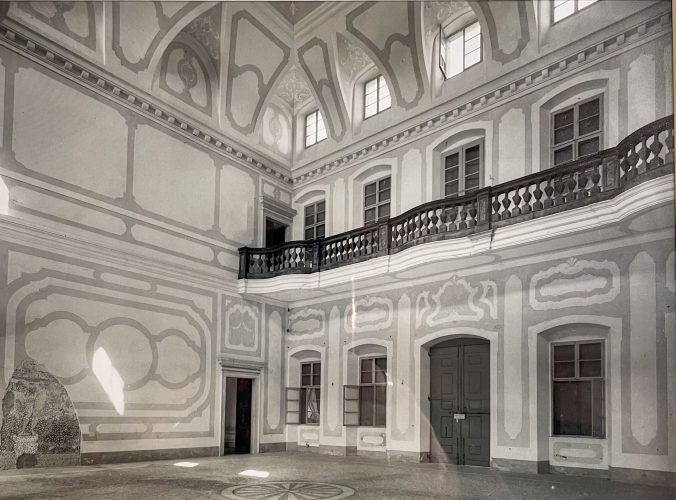 Strappo d'affresco del salone centrale di Villa Manin